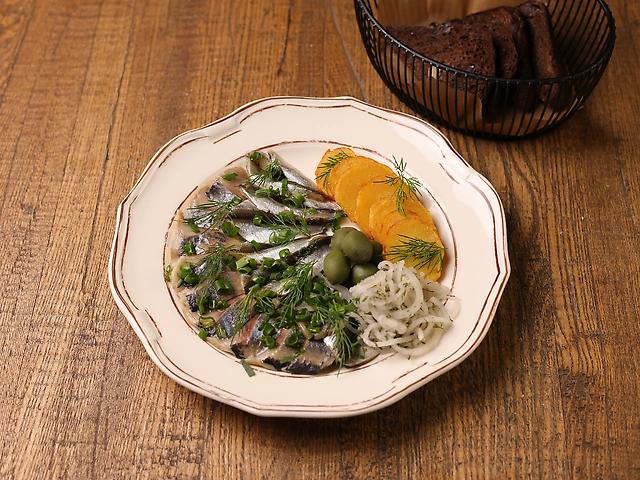 Малосольний оселедець з одеською тюлькою