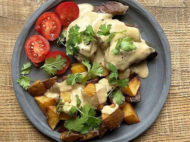 Смажені баранячі язики під вершковим соусом