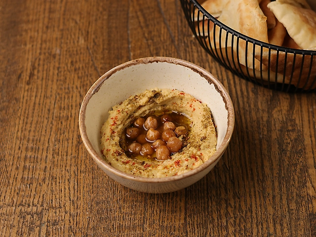 Хумус з тхіной