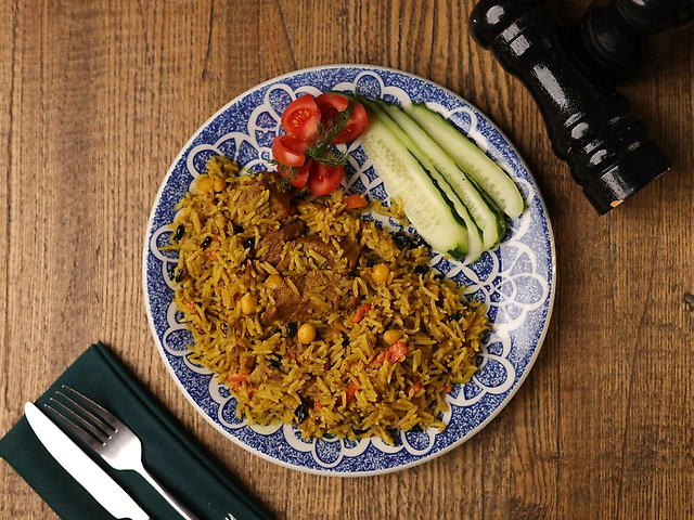 Плов по-узбецьки з телятиною  і барбарисом