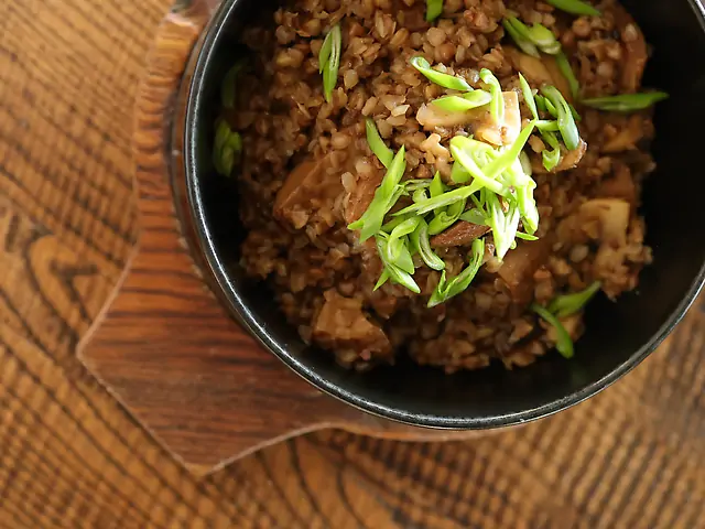 Гречка з білими грибами