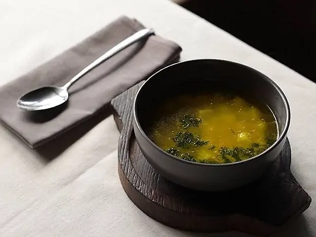 Курячий бульйон з домашньою дюшпарою