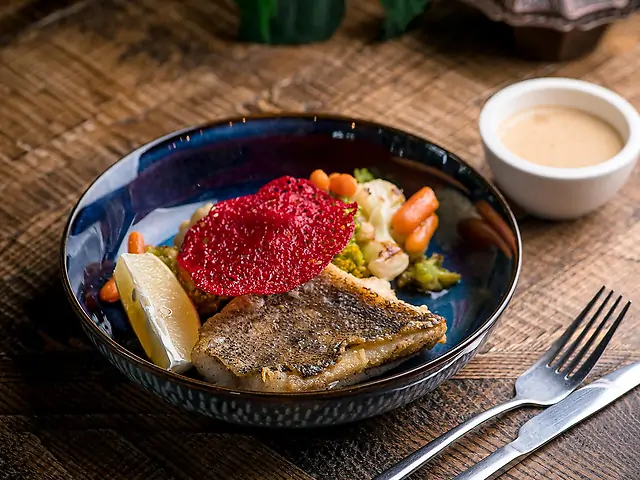 Судак запечений с овочами