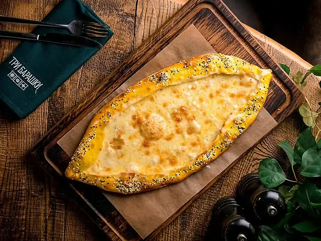 Піде з сулугуні та овечою бринзою