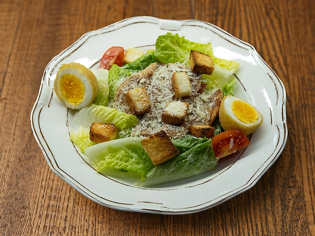 Салат Цезарь з фермерським курча гриль