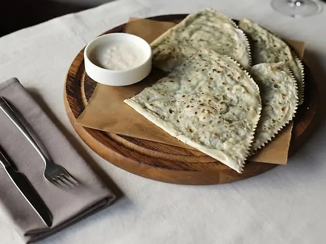 Кутаби з овочею бринзою та зеленню