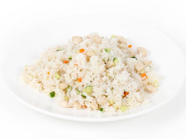 Жареный рис с овощами и говядиной