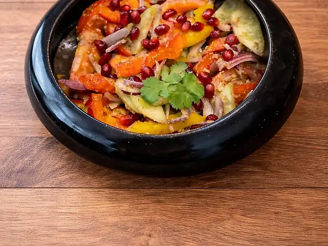 Салат по-Грузинськи овочевий з горіховою заправкою