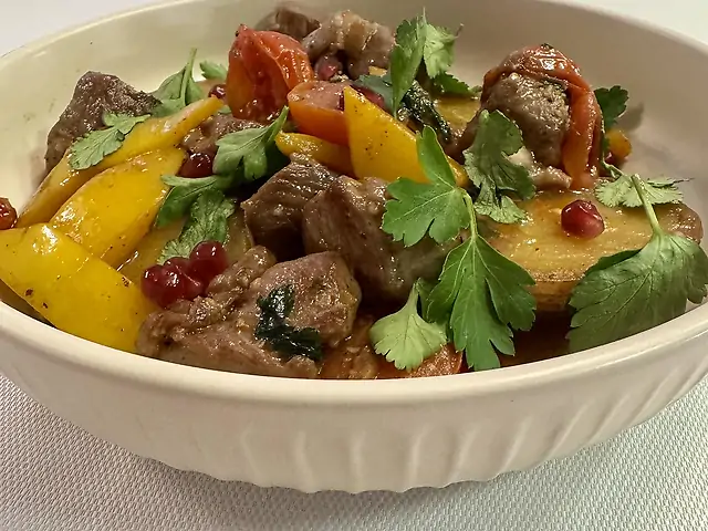 Оджахурі с телятиною та тушкованими овочами