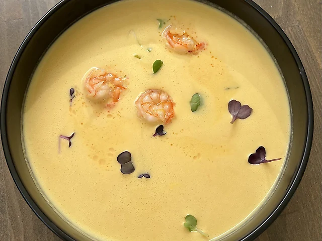 Вершково-сирний суп з креветками