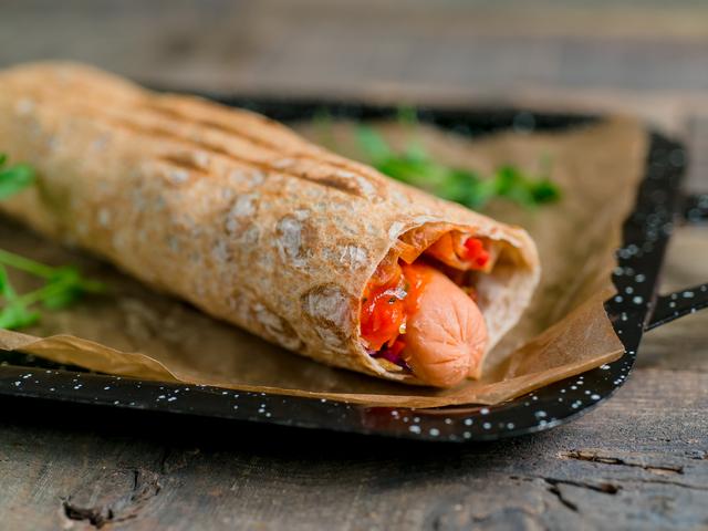 Веган-дог в лаваше с морковью, имбирем, сыром, картофелем и соусом BBQ
