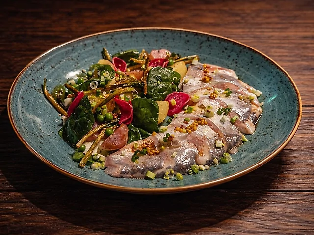 Дунайка малого посолу з весняними овочами