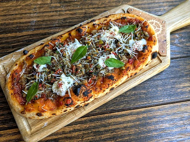 BARCHETTA -PIZZA з баклажаном та Середземноморським тапенадом