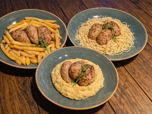 Котлети  курячі  з гарниром на вибір