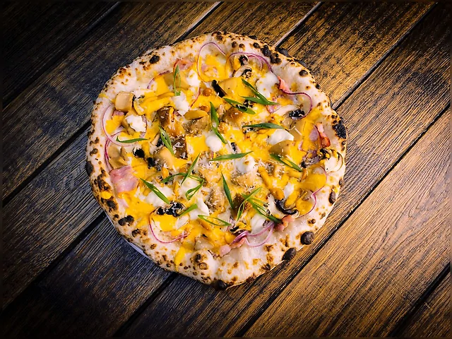 Піца грибна з трюфелем та беконом