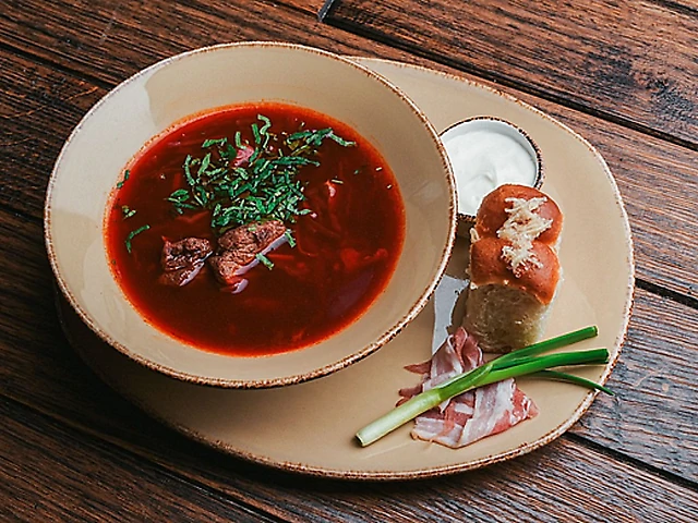 Борщ червоний на бульйоні з фермеської телятини