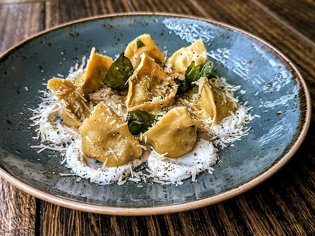 Равіолі з грибами на кремі з рікотти та трюфеля