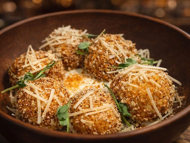 Солоні сирники - фрі "Cheddar Style" та Блю-Чіз крем