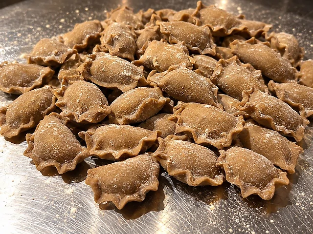 ВАРЕНИКИ з томленою качкою