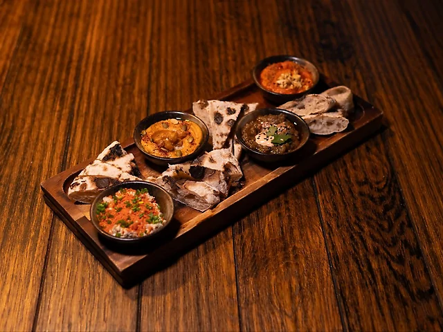 Сет Мезе та смачна паляниця з печі