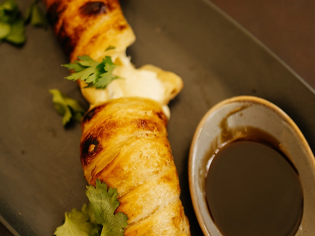 Сулугуні в тісті