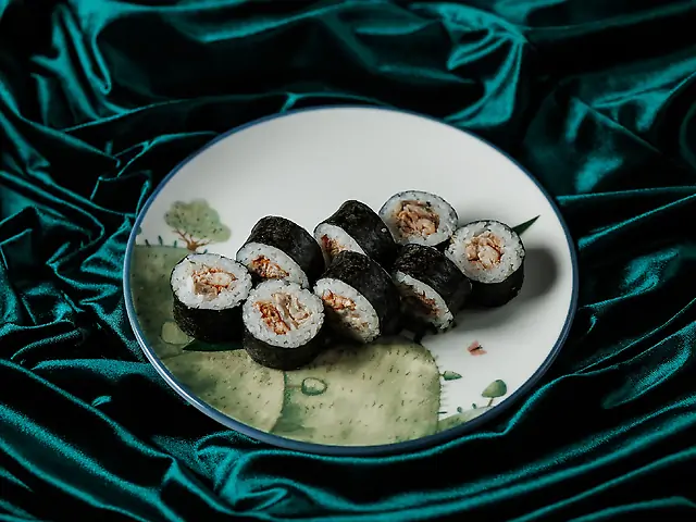 Макі рол з вугром