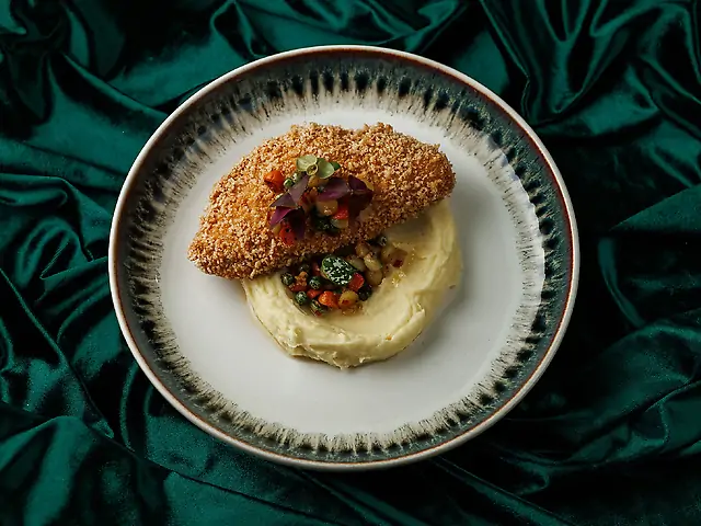 Кріспі Дорадо з пюре та овочами