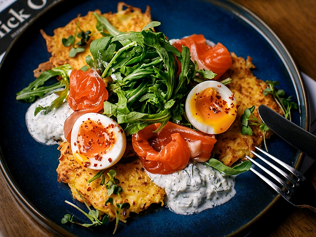 Драники з малосольним лососем