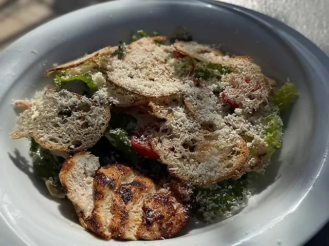 Цезарь с курицей и беконом