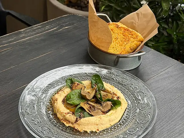 Лимонний хумус з артишоками