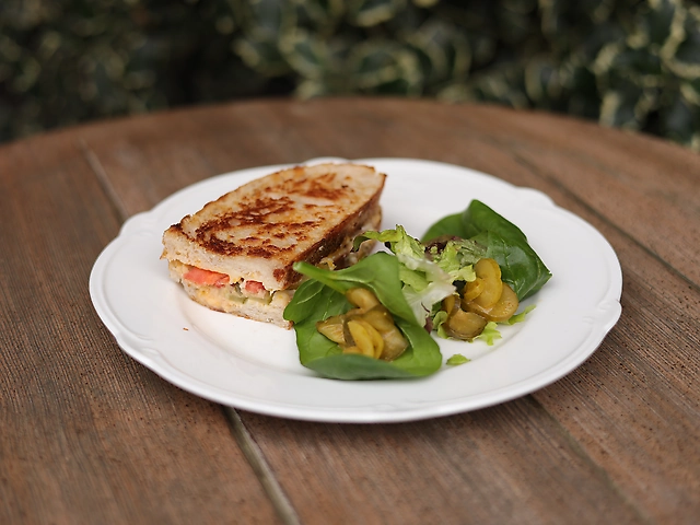 Мелт з тунцем та соусом реліш