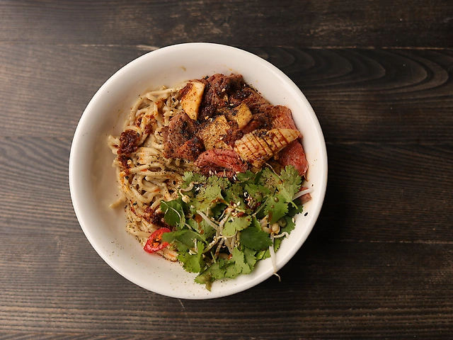 Локшина з ерінгами та яловичиною