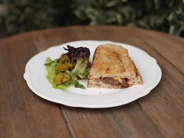 Мелт з томленою яловичиною