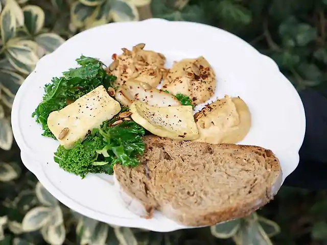 Хумус з кейлом та тофу