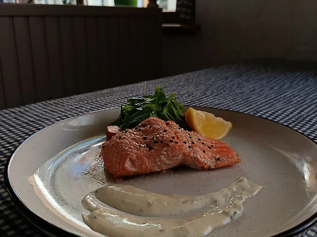 Лосось з соусом дор блю