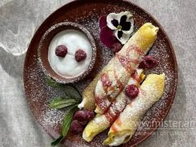 Млинці з сиром та родзинками