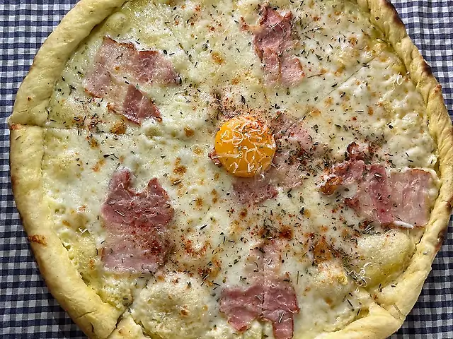 Піца Карбонара
