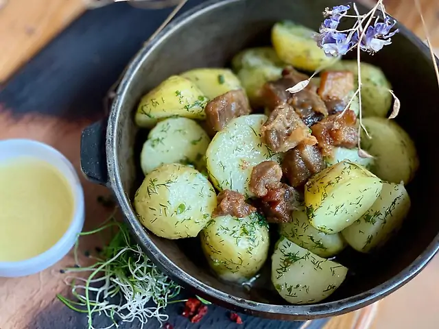 Молода картопля зі шкварочками