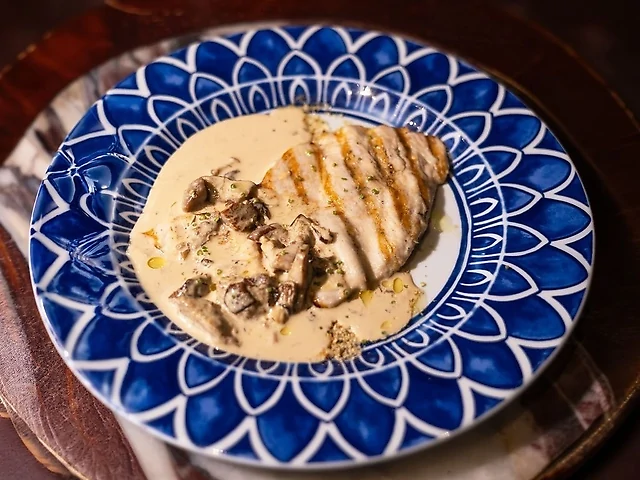 Куряче філе з лісовими грибами