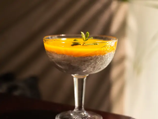 Чіа пудинг на кокосовому молоці з соусом манго - маракуйя