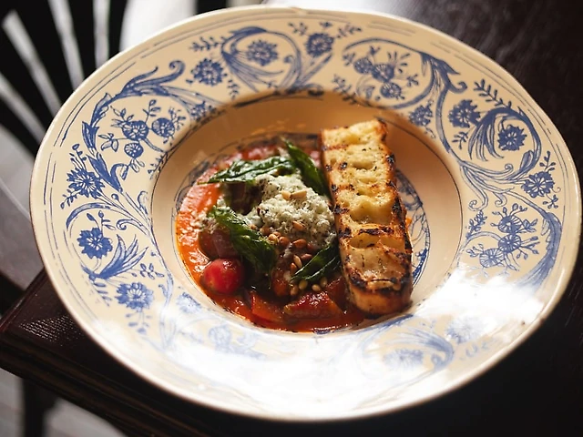 Салат із запечених овочів з сиром горгогзола