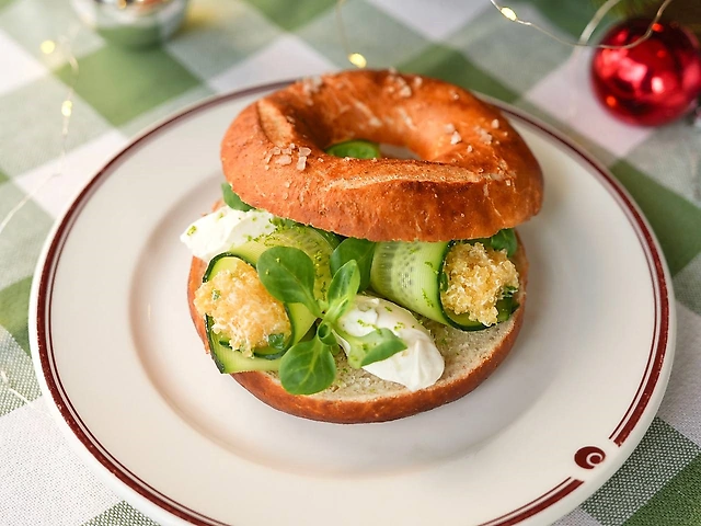 Бублик з ікрою щуки