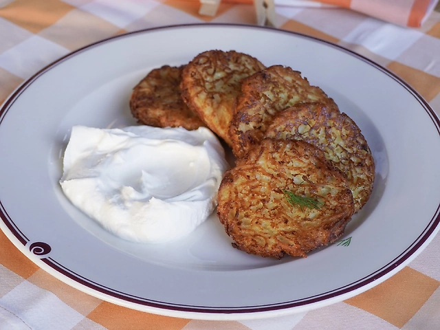 Деруни зі сметаною