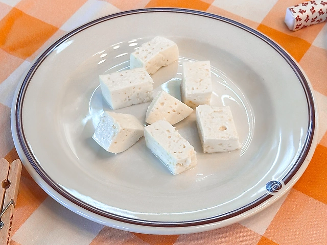 Бринза коров`яча