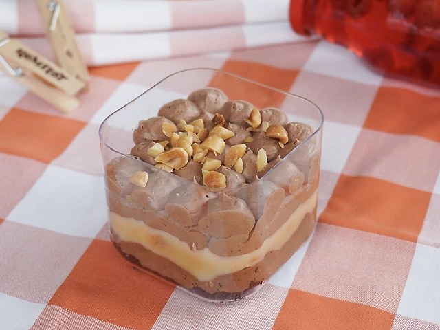 Тістечко снікерс