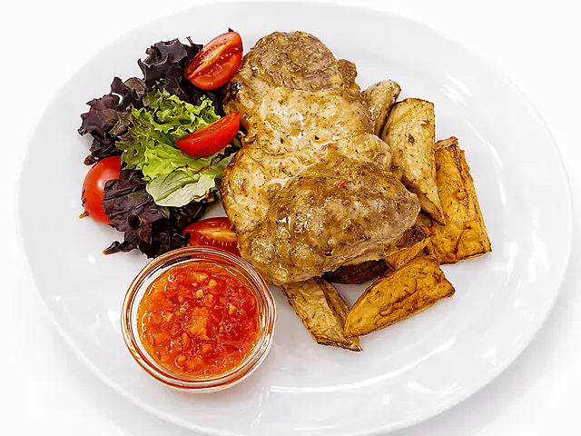 Стейк зі свинини з картоплею