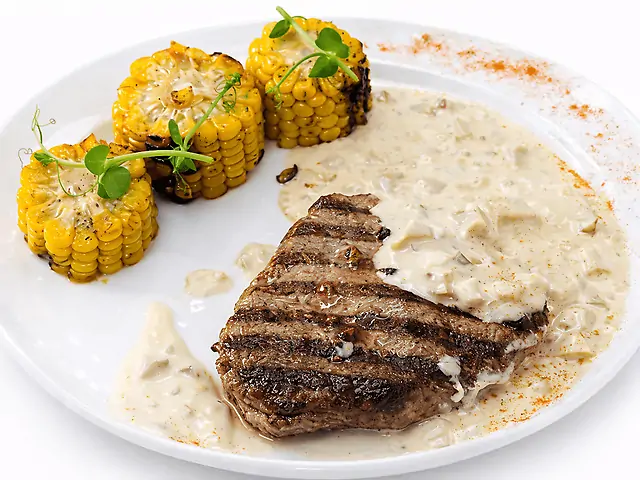 Стейк з яловичини та молодою кукурудзою