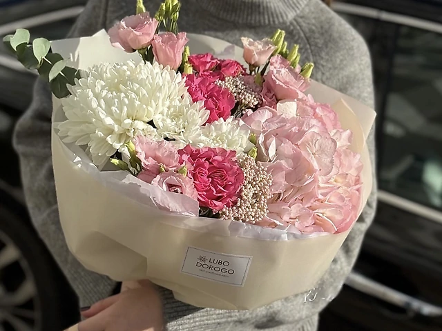 Яскравий букет з трояндою Country spirit