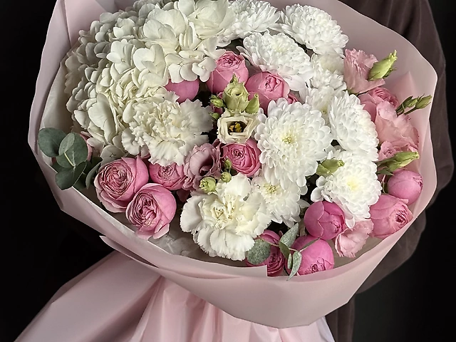 Популярний букет в рожевих відтінках