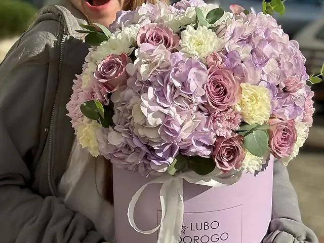 Квітковий бокс з міксом квітів